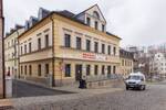 Renovierte 2-Zimmer-DG-Wohnung im Zentrum von Auerbach - Jetzt einziehen!