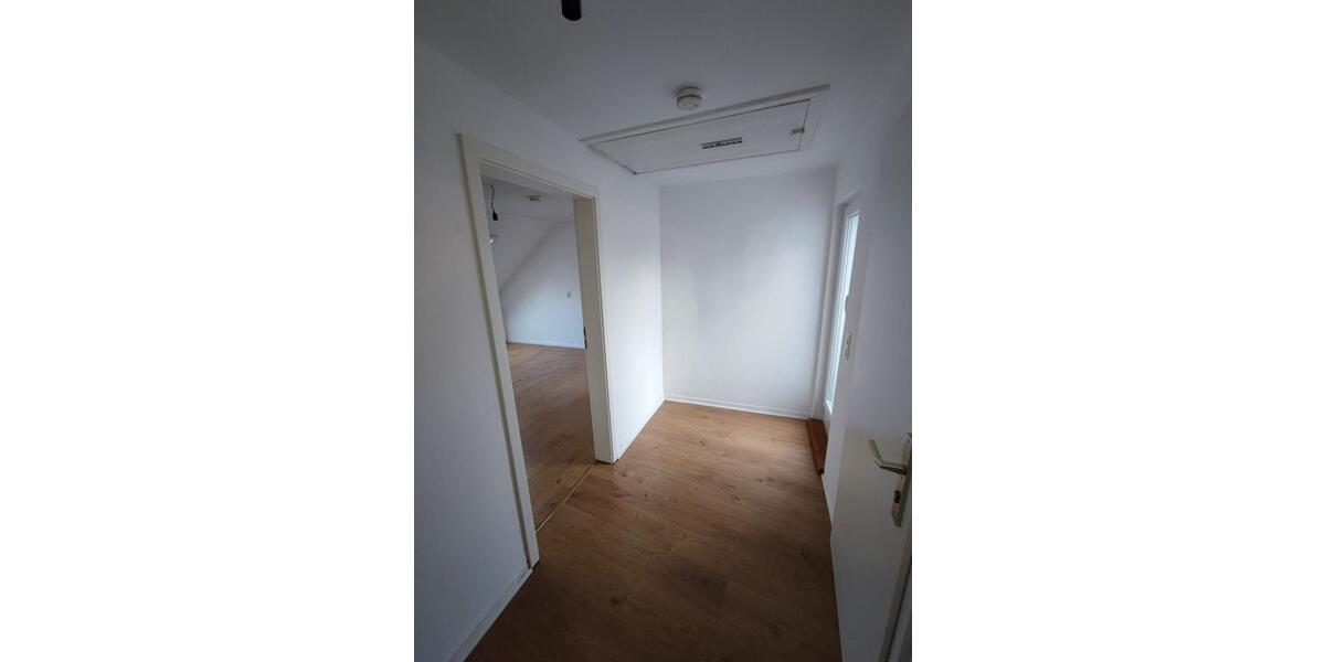 Dachgeschoßwohnung Seesen - 4 Zimmer, 105 m&sup2;, 680&euro; | Angebot:22396212