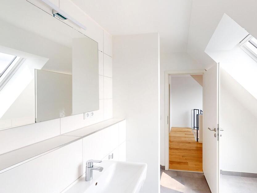 *Jetzt Umzugsbonus sichern!* Moderne Maisonette-Wohnung mit Balkon