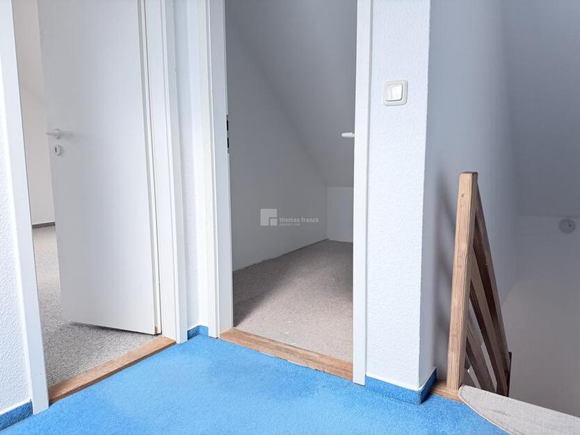 Schönes Wohnen in der City - geräumige 2,5 Zimmer + Galerie mit Ausblick über die Dächer der Stadt zimmer