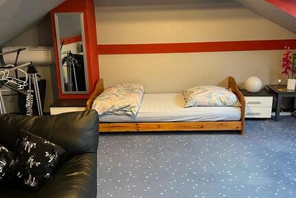 WG-Zimmer im Reihenhaus 30 qm Dachgeschoß, hell, sehr ruhig zimmer