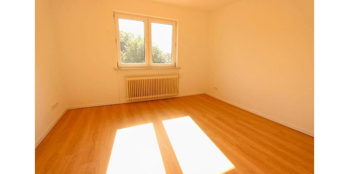 Dachgeschoßwohnung Wilhelmshaven - 3 Zimmer, 65 m&sup2;, 400&euro; | Angebot:26687655