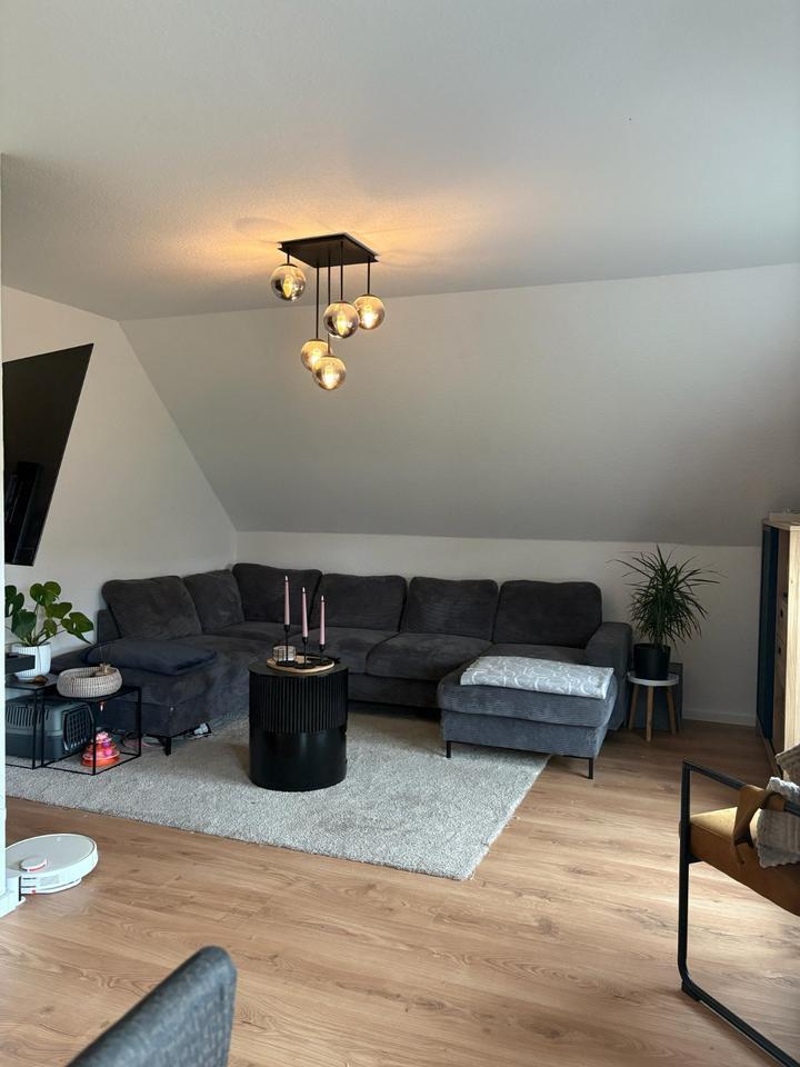 85qm, 2 Zimmer Küche Bad Abstellkammer mit Balkon Wohnung zimmer