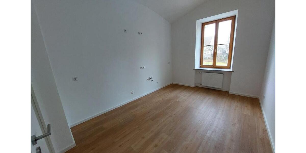 Erdgeschoßwohnung Straubing - 4 Zimmer, 137 m&sup2;, 1.050&euro; | Angebot:26007881