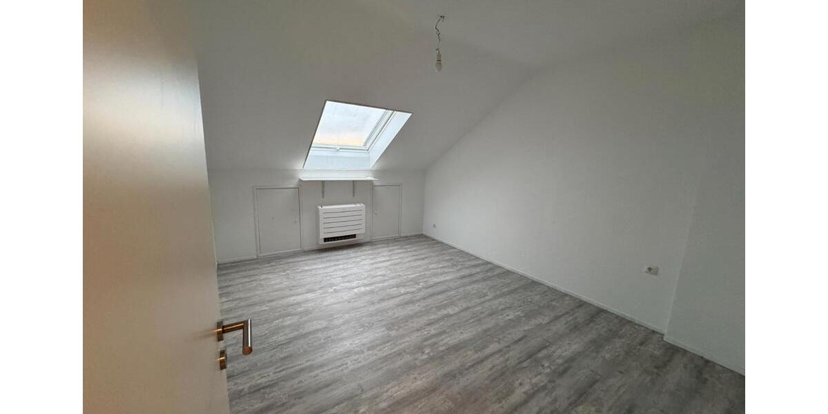 Dachgeschoßwohnung Gernsheim - 4 Zimmer, 86 m&sup2;, 1.150&euro; | Angebot:26006065