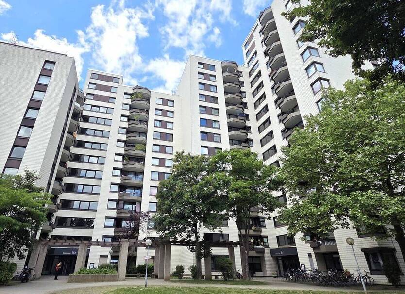 Familien-Zuhause in angenehmer Größe, 3 Zimmer mit Balkon, Laminat, Wannenbad, Gäste-WC, Aufzug