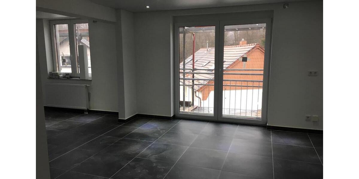 Etagenwohnung Schiffweiler - 3 Zimmer, 93 m&sup2;, 850&euro; | Angebot:25757326