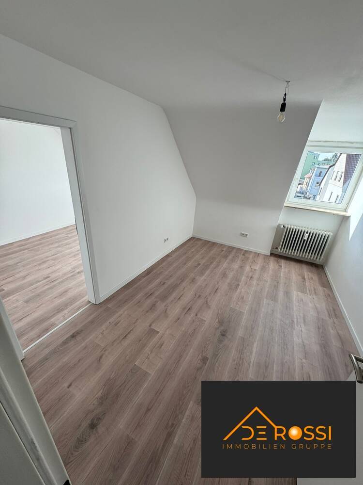 ERSTBEZUG NACH RENOVIERUNG - 3 Zimmerwohnung MIT EINBAUKÜCHE