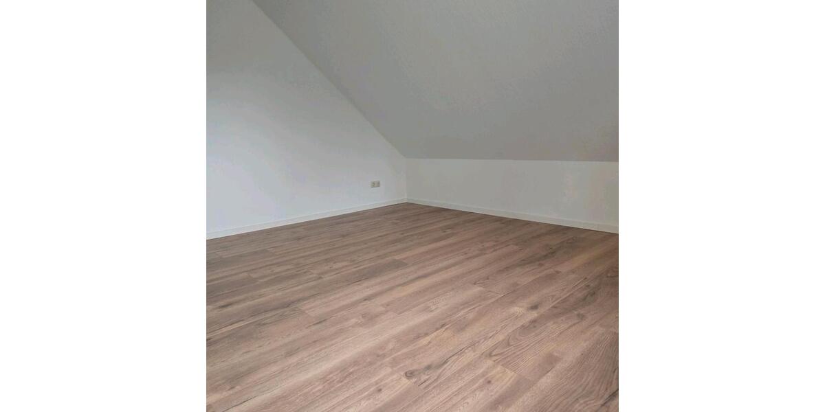 Dachgeschoßwohnung Edemissen - 3 Zimmer, 65 m&sup2;, 950&euro; | Angebot:26039669