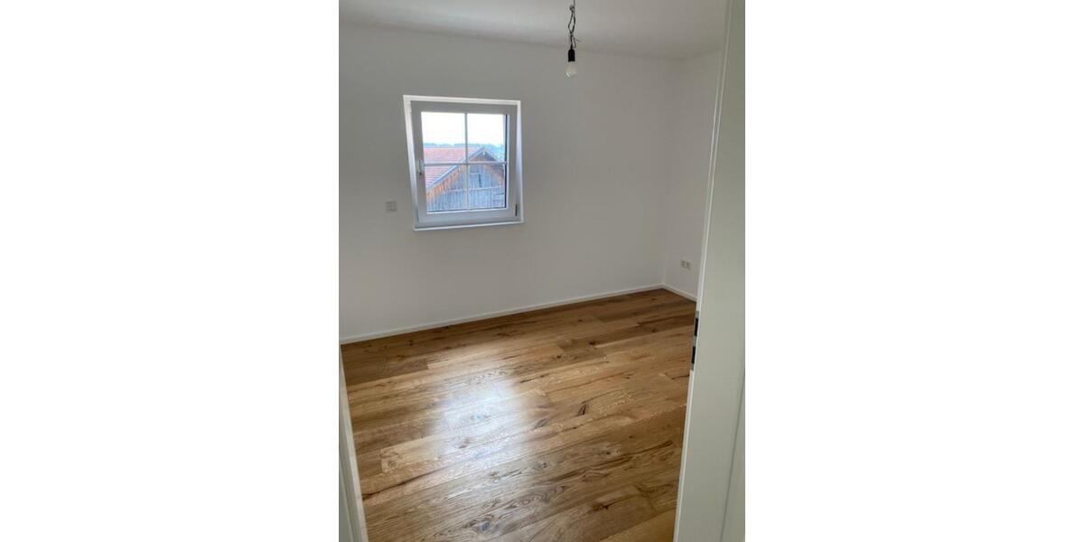 Etagenwohnung Eiselfing - 3 Zimmer, 90 m&sup2;, 1.000&euro; | Angebot:25266220