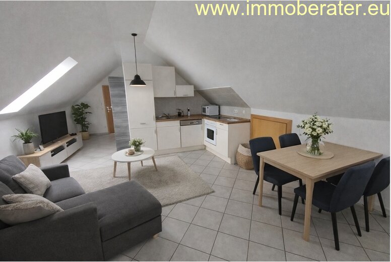 DG-Wohnung in guter Lage-WFL ca. 70 m² mit Küchenzeile und Kfz-Stellplatz - in schönem 3-Familienhaus ab sofort möglich! - Dachgeschoßwohnung Neunburg vorm Wald | Angebot:26934946