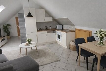 DG-Wohnung in guter Lage-WFL ca. 70 m² mit Küchenzeile und Kfz-Stellplatz - in schönem 3-Familienhaus ab sofort möglich! - Wohnung Neunburg vorm Wald | Angebot:26934946