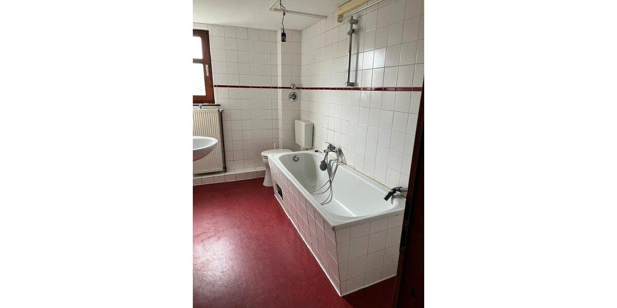 Dachgeschoßwohnung Lohfelden - 4 Zimmer, 93 m&sup2;, 930&euro; | Angebot:26663716