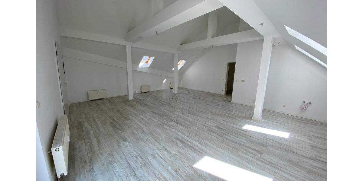 Dachgeschoßwohnung Greiz - 4 Zimmer, 152 m&sup2;, 836&euro; | Angebot:26462524