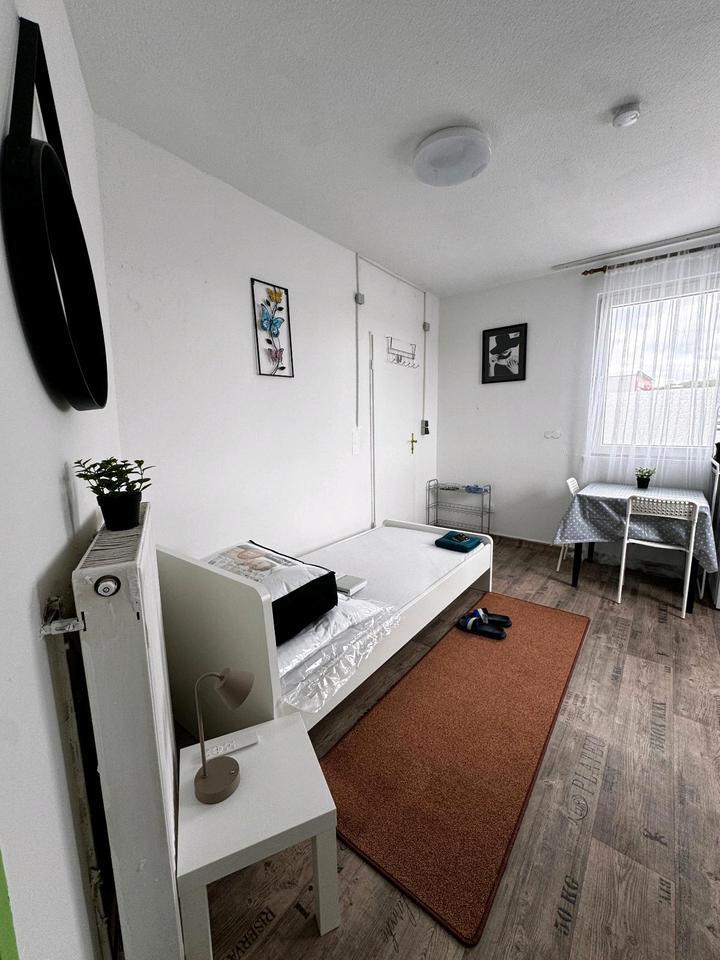 Möbliertes Zimmer mit eigener Küche und eigenem Bad in Bobenheim