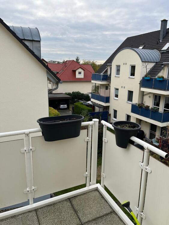 Helle 3,5-Zimmer-Galeriewohnung in Mockritz mit Balkon ( EBK + weitere Möbel können erworben werden) 2.5 zimmer