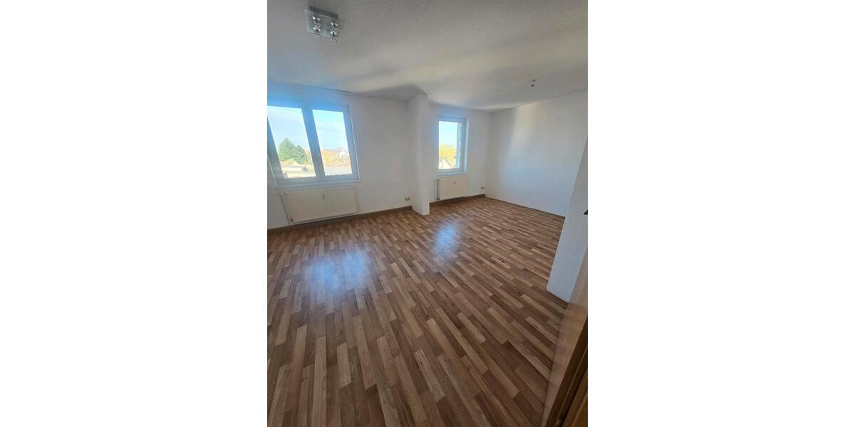 Dachgeschoßwohnung Genthin - 3 Zimmer, 90 m&sup2;, 680&euro; | Angebot:26226986