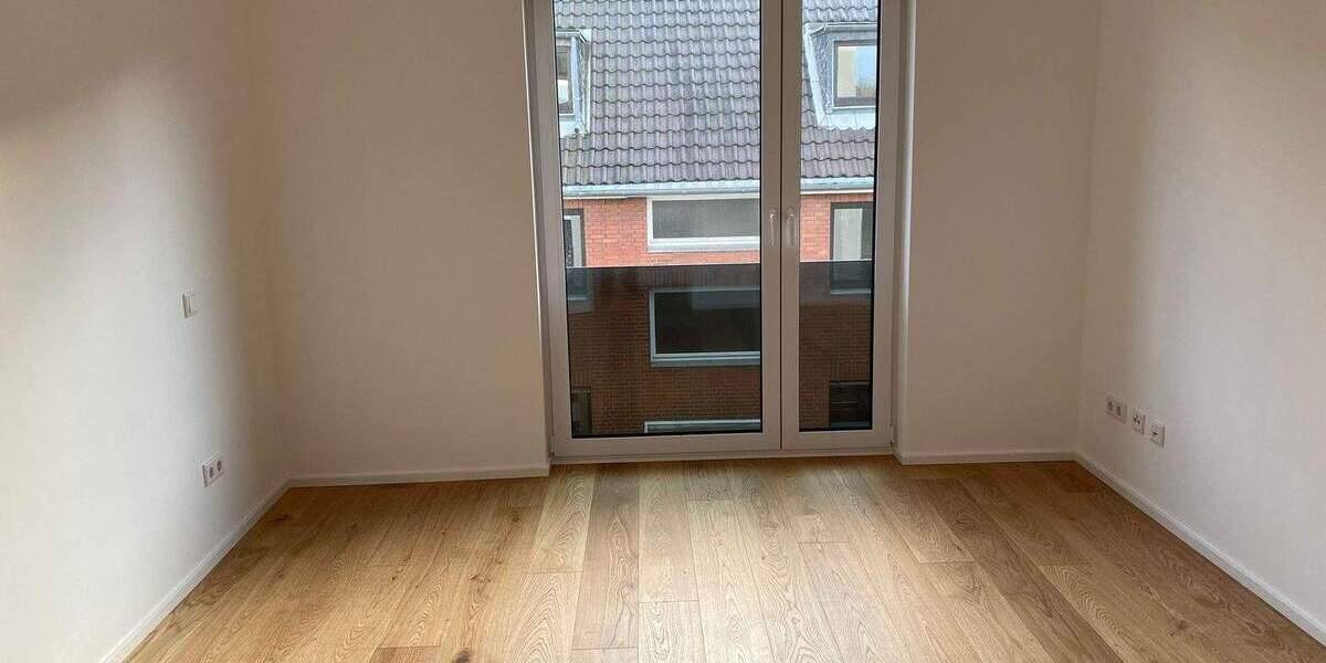 Wunderschöne Maisonette-Whg. in Alt-Junkersdorf mit Loggia - Anfragen per E-Mail - 4 zimmer