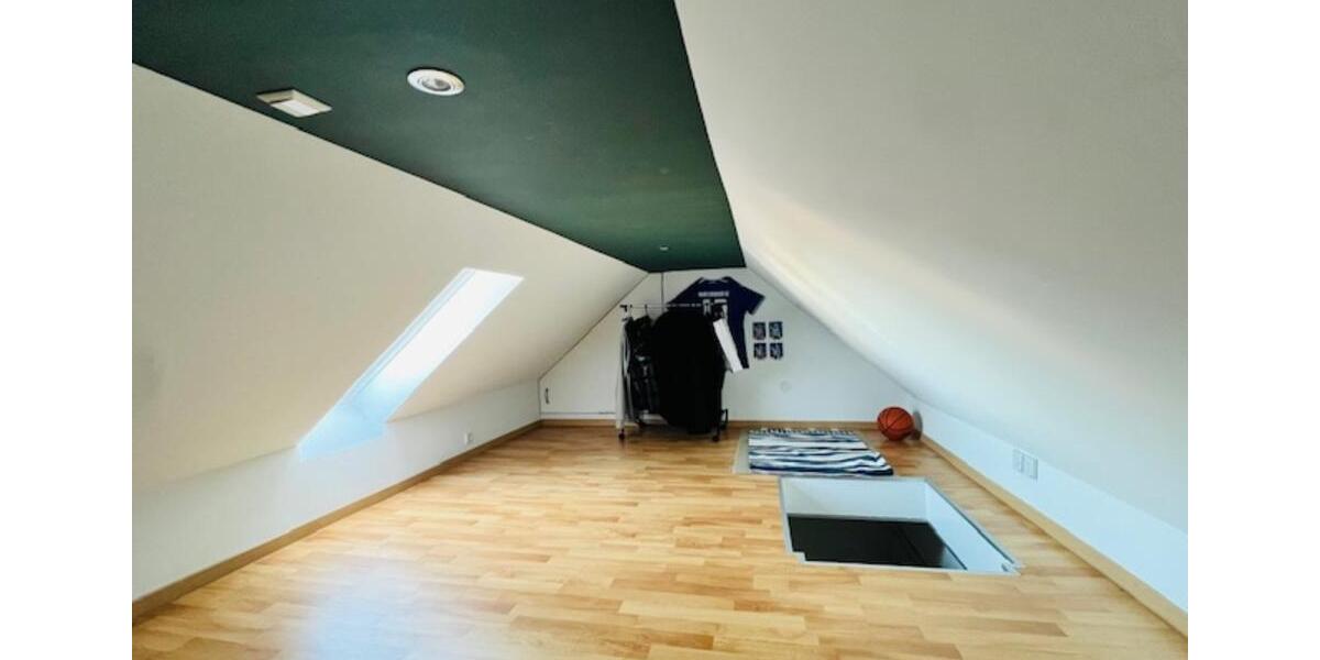 Dachgeschoßwohnung Waghäusel - 3 Zimmer, 105 m&sup2;, 1.150&euro; | Angebot:24936966