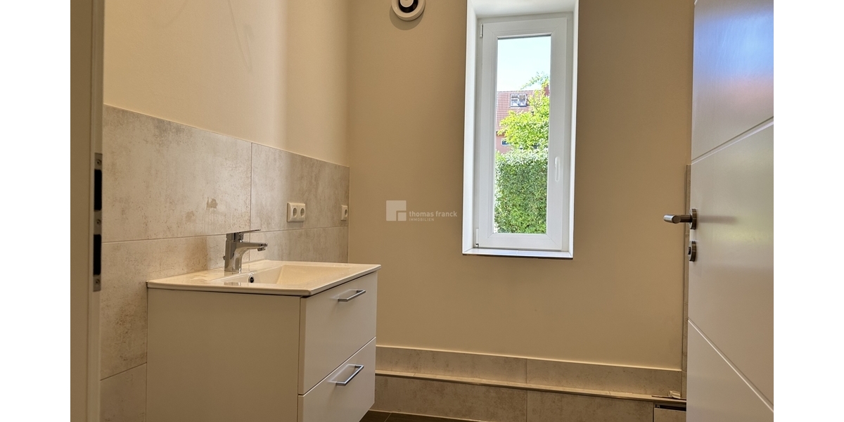 Moderne 4-Zimmer-Wohnung am Ziegelinnensee mit hochwertiger Ausstattung und innovativer Technik - Etagenwohnung Schwerin Lewenberg | Angebot:26846150