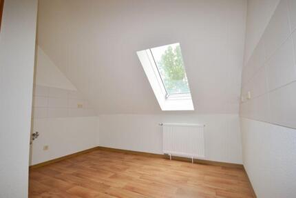 Charmante und großzügige Dachgeschosswohnung! zimmer