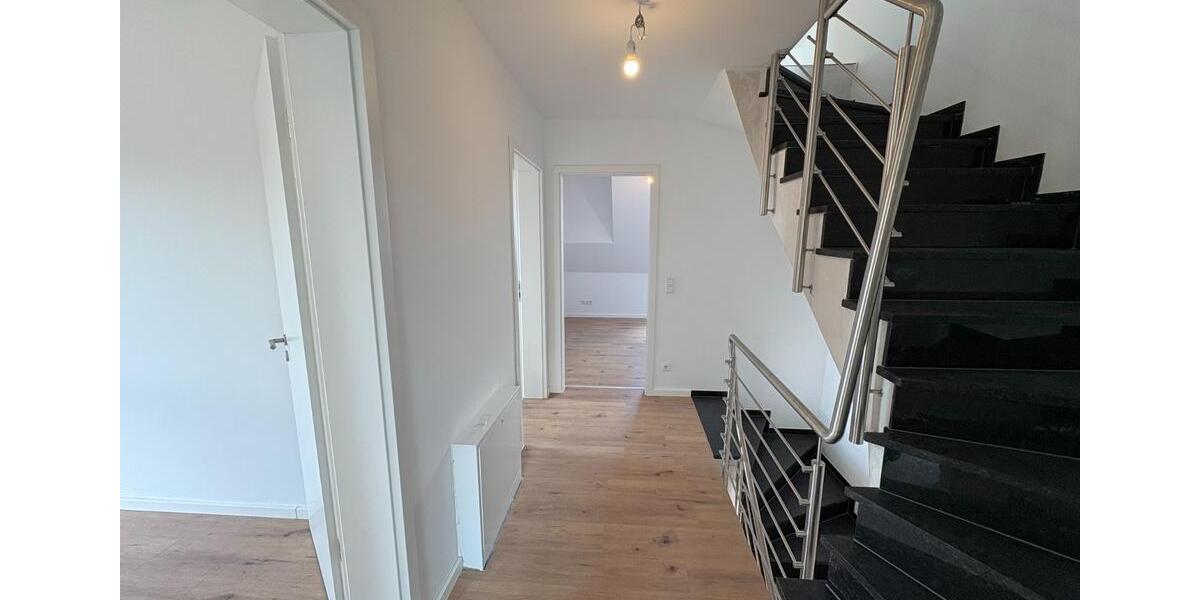 Großzügiges Neubau-Reihenhaus mit 2 Stellplätzen + Garten 5 zimmer