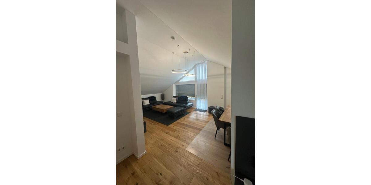 Dachgeschoßwohnung Leonberg - 4.5 Zimmer, 90 m&sup2;, 1.650&euro; | Angebot:26615323