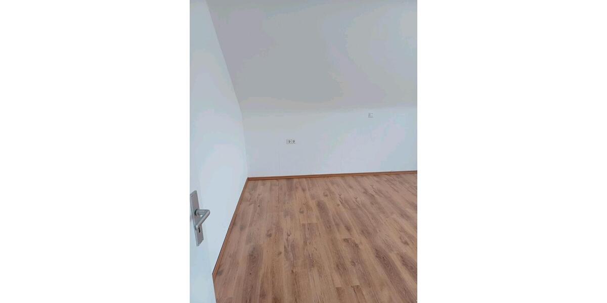 Dachgeschoßwohnung Gschwend - 3 Zimmer, 90 m&sup2;, 650&euro; | Angebot:24772617