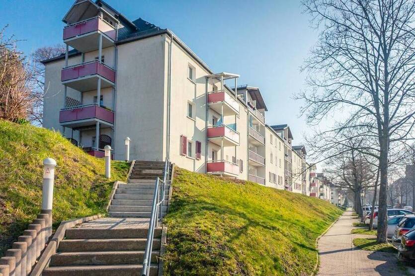Tolle AltbauWohnung mit Balkon und Tageslichtbad