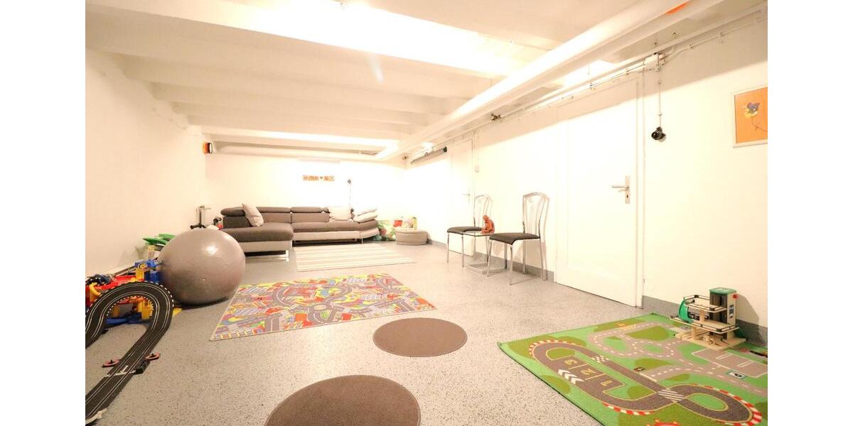 Einfamilienhaus Schwabach - 5 Zimmer, 220 m&sup2;, 2.700&euro; | Angebot:26232015