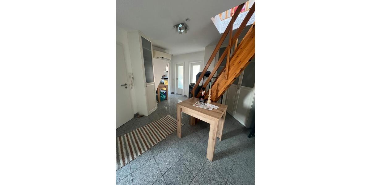 Dachgeschoßwohnung Stuttgart Stuttgart-Süd - 13 Zimmer, 89 m&sup2;, 575&euro; | Angebot:26652370