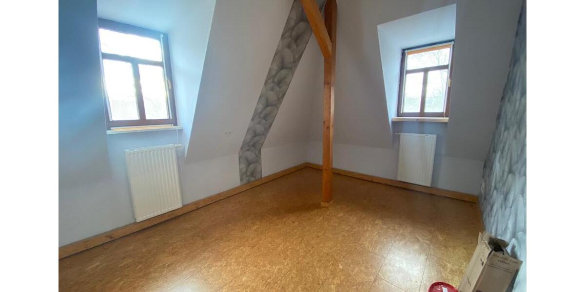 Dachgeschoßwohnung Glauchau - 3 Zimmer, 91 m&sup2;, 592&euro; | Angebot:24491587