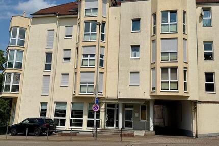 3ZKB im EG inkl. Einbauküche ab sofort zur Miete frei Warmmiete 1.190,-€ zzgl. Strom zzgl. Stellplatz im Hof 30 € zimmer