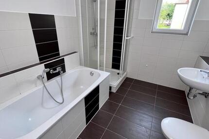 Modernes Bad und Balkon - 4 Raum Wohnung mit Wanne und Dusche zu vermieten! - Wohnung Gera Alt-Bieblach | Angebot:27224966
