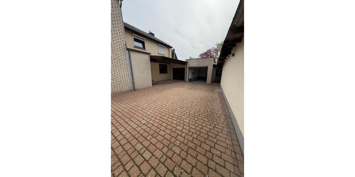 Erdgeschoßwohnung Heinsberg - 7.5 Zimmer, 135 m&sup2;, 800&euro; | Angebot:26223870