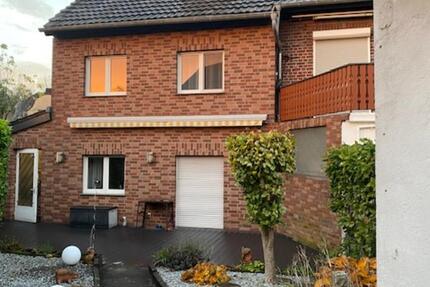 Attraktive Doppelhaushälfte mit Garten und Garage zu vermieten zimmer