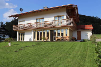 ERDGESCHOSS-Wohnung MIT TERRASSE UND GARTEN IN BESTLAGE