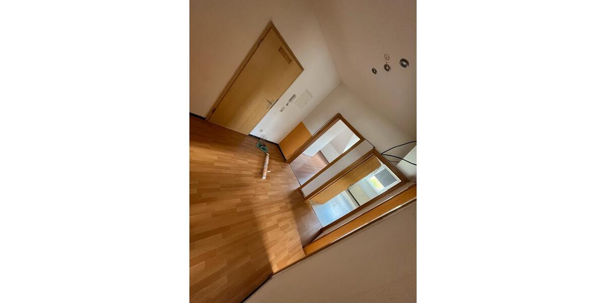 Mügeln 3Zi Wohnung 1.OG, zentral, EBK, neu renoviert, Laminat. 3 zimmer