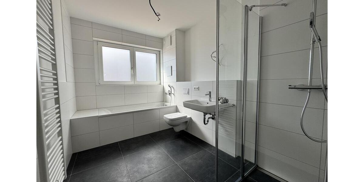 Erstbezug: Großzügige 3 Zimmer Dachgeschosswohnung mit EBK und TG-Stellplatz in Ulm-Lehr! 3 zimmer