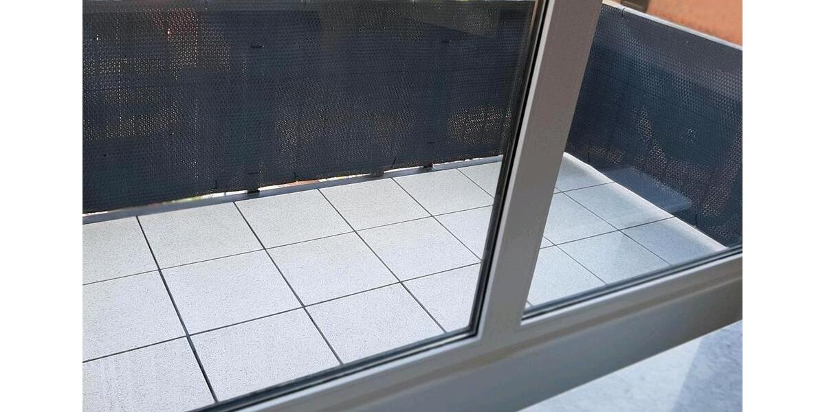 Sanierte 2-Zimmer Wohnung, Balkon, Einbauküche & TG Kleinenbroich zimmer