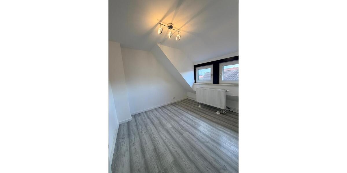 Dachgeschoßwohnung Hameln Kernstadt - 3 Zimmer, 76 m&sup2;, 650&euro; | Angebot:26042350
