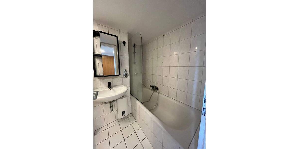 Etagenwohnung Wiesbaden Mitte - 2 Zimmer, 100 m&sup2;, 1.200&euro; | Angebot:24694226