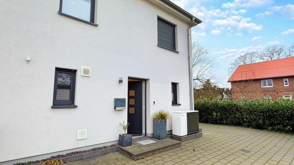 Doppelhaushälfte Bönningstedt - 4.5 Zimmer, 129 m&sup2;, 2.100&euro; | Angebot:25145413