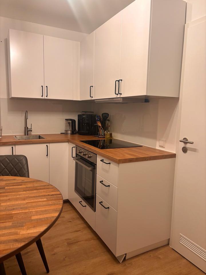Kernsanierte 2-Zimmerwohnung in direkter Rheinlage zimmer