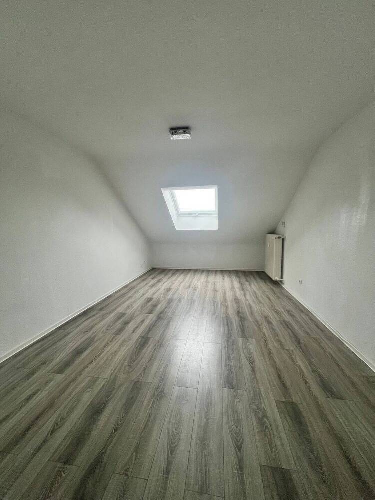 MT an CS zum 16.9.25 2 Zimmer Wohnung im Dachgeschoss in ruhiger Maintal Lage