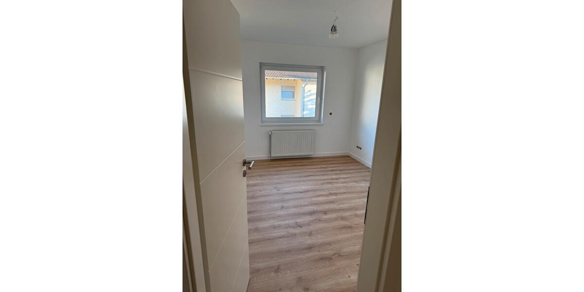 Etagenwohnung Osthofen - 3 Zimmer, 75 m&sup2;, 1.000&euro; | Angebot:26670989