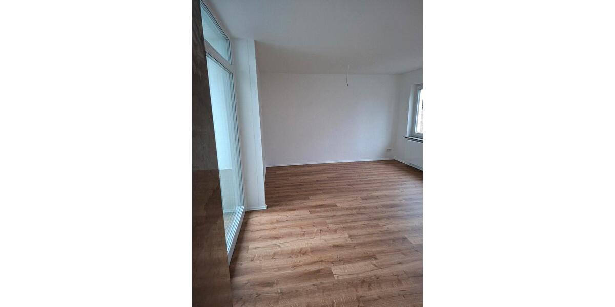 Sanierte, helle 95m2(2,5 Zimmer) Wohnung mit großer Terrasse 2.5 zimmer