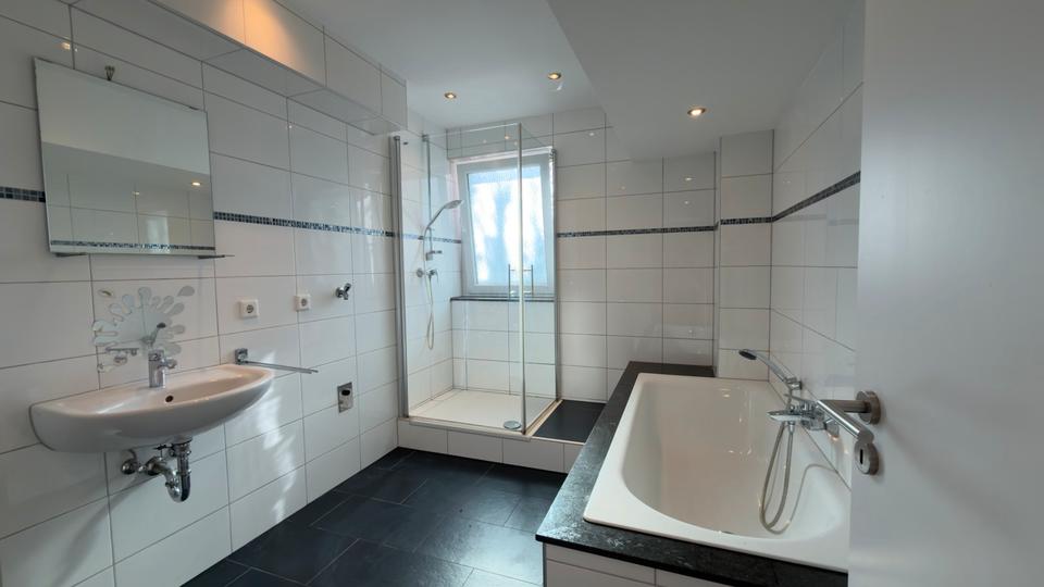 Etagenwohnung Düsseldorf Pempelfort - 3 Zimmer, 93 m&sup2;, 1.440&euro; | Angebot:26663995