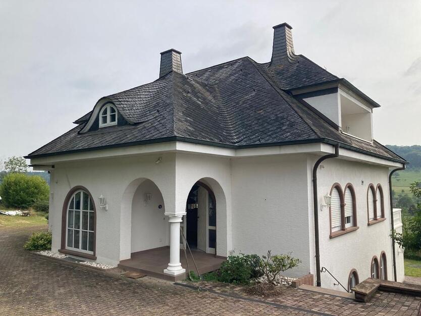 Freistehendes hochwertig renoviertes Wohnhaus zu vermieten