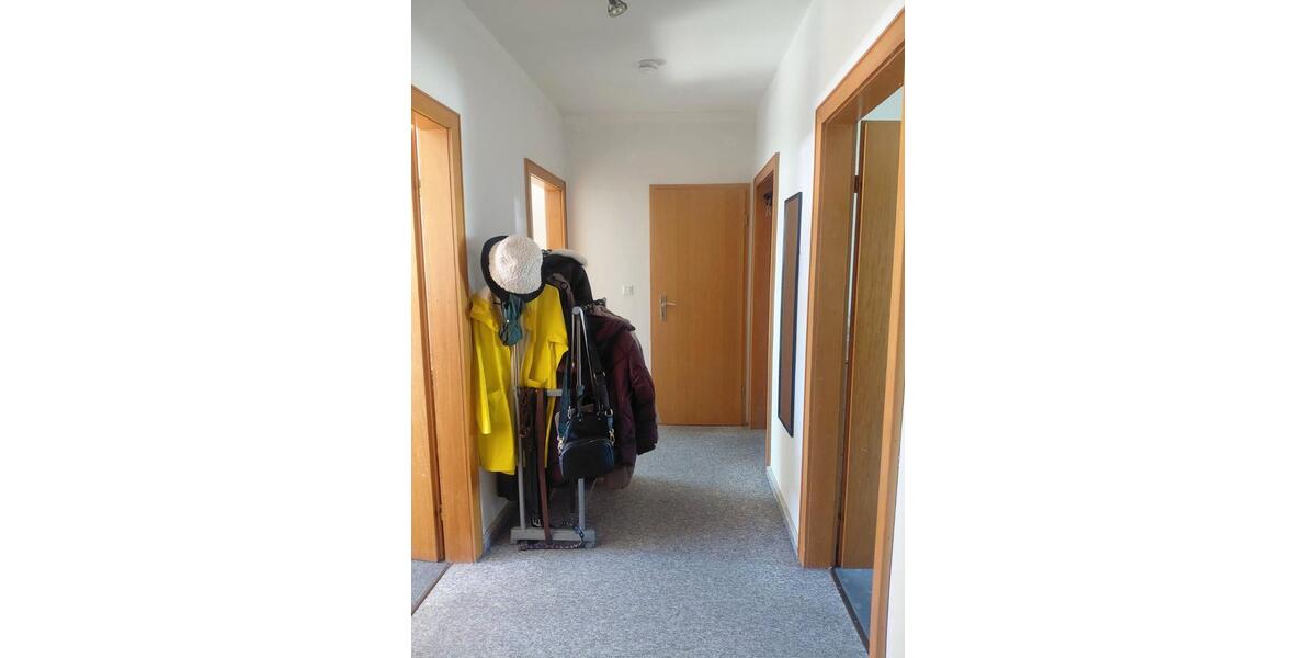 Dachgeschoßwohnung Barntrup - 3 Zimmer, 63 m&sup2;, 300&euro; | Angebot:26706016
